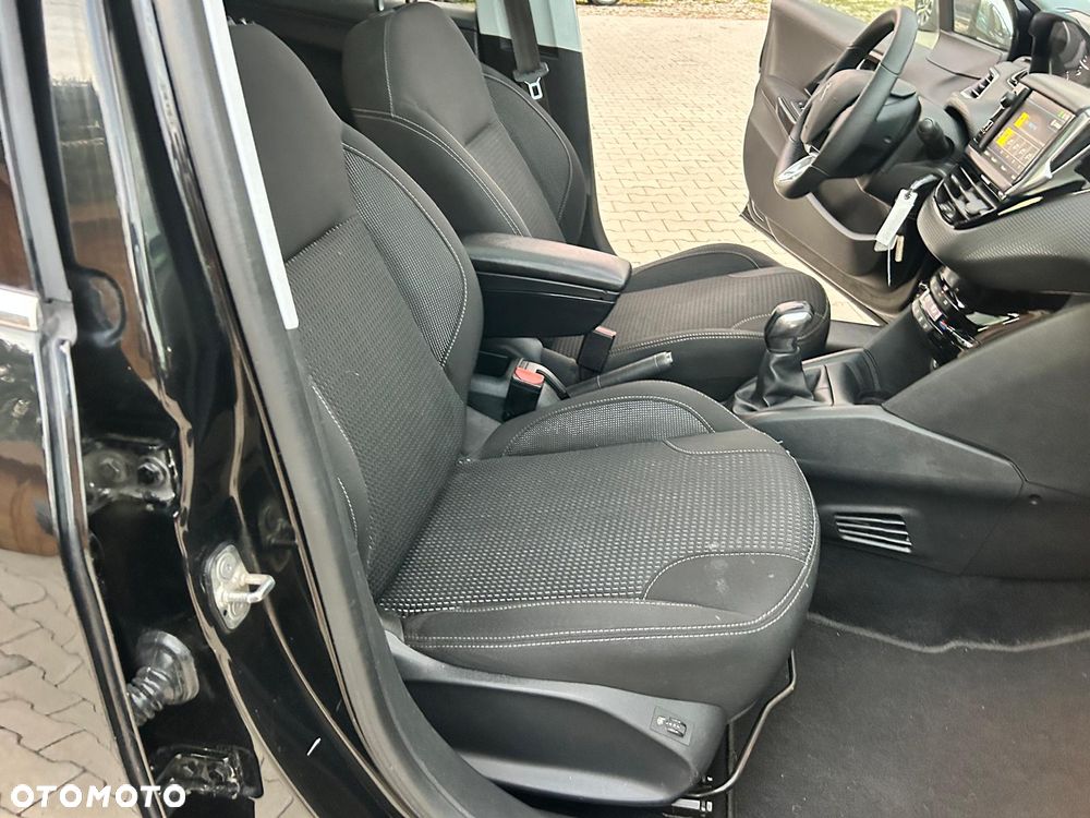 Peugeot 208 1.2 VTi Allure - 28