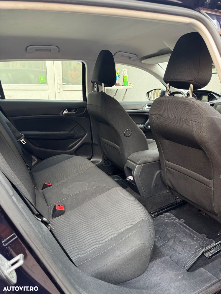 Peugeot 308 1.2 L PureTech Active - 8