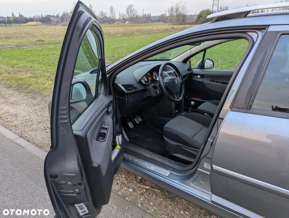 Peugeot 207 1.6 - 9