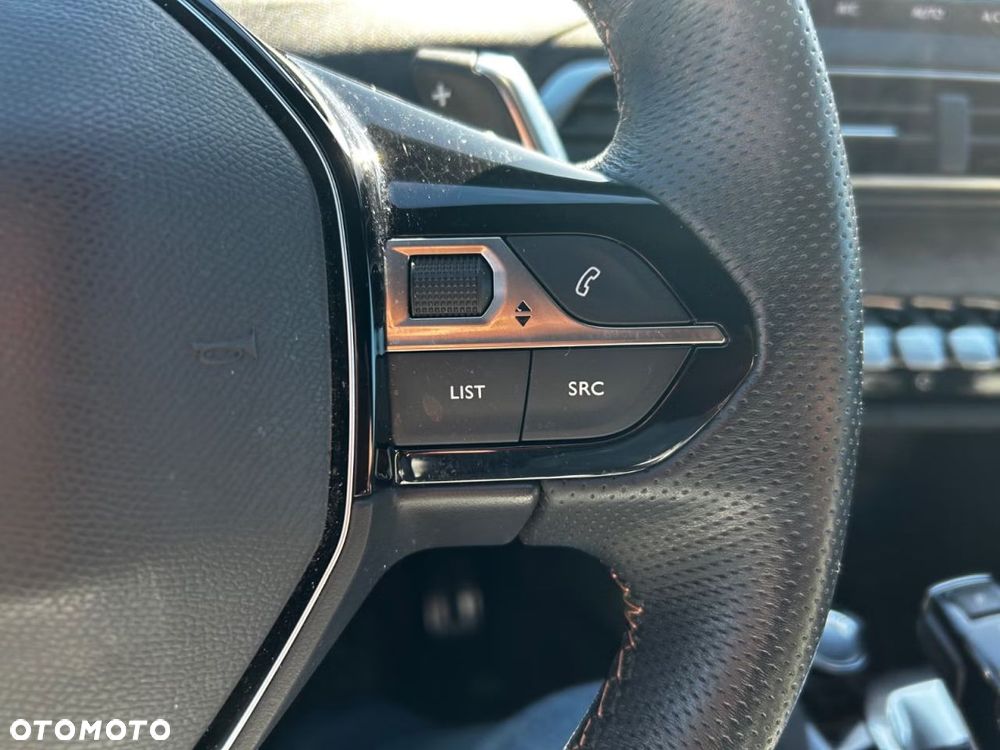 Peugeot 3008 1.6 PureTech HYbrid4 GT S&S EAT8 - 11