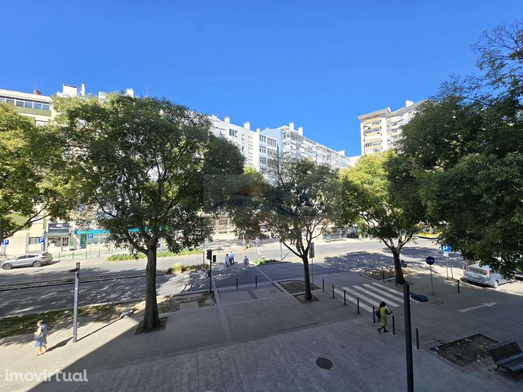 Apartamento T4 transformado em T3 excelente localização com parquea... - Grande imagem: 2/3