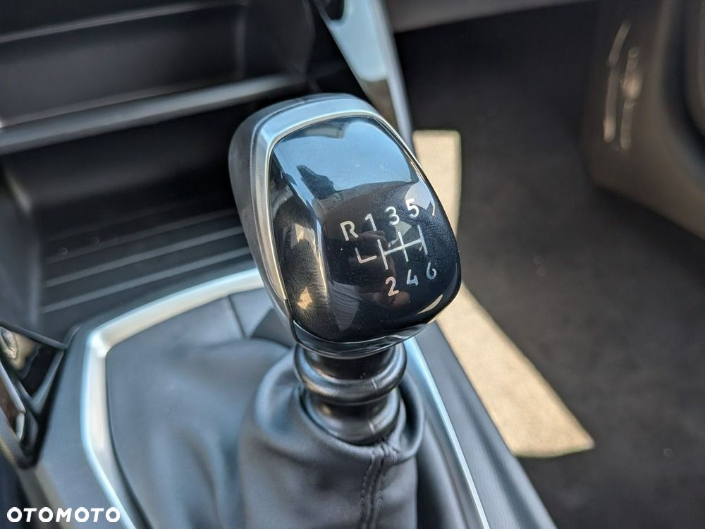 Peugeot 208 - 13