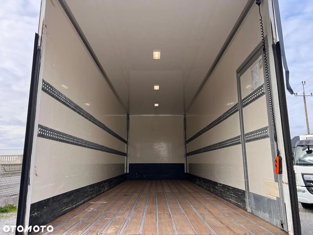 Scania P250 / Izoterma / Winda / Kabina Sypialna / - 24