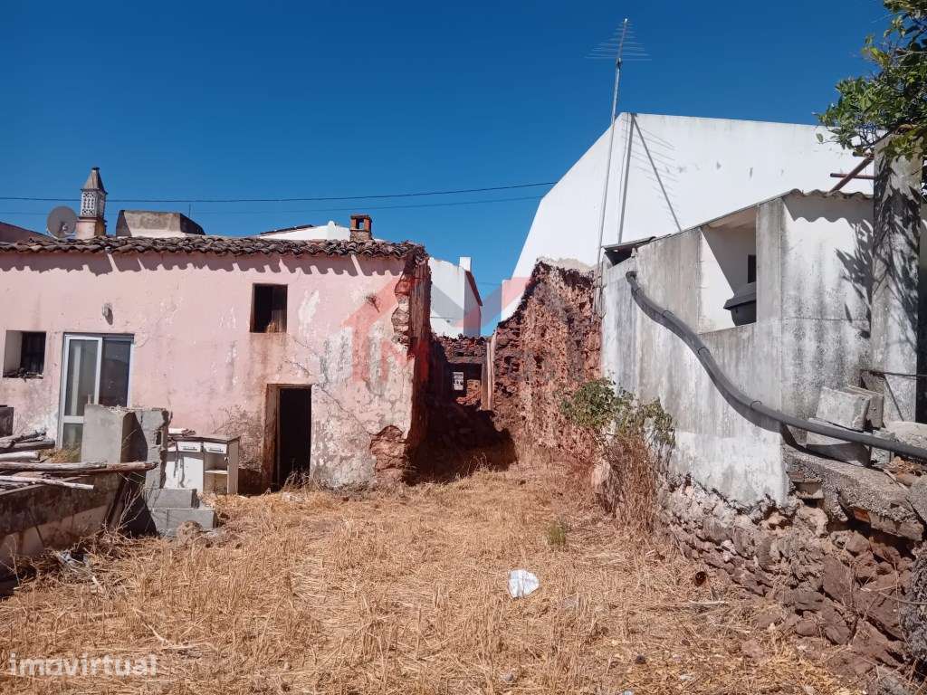 Moradia para reconstruir a 5 minutos do centro de Salir - Loulé - Grande imagem: 2/5