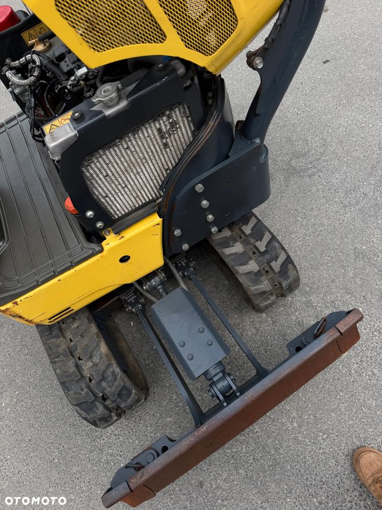 Yanmar SV08-1AS Japońska Minikoparka Gąsienicowa. Koparka 1,1 tony. Maszyna jak Nowa. 2017rok. Pochodzi z Norweskiego Gospodarstwa Ogrodniczego! 2 Rozsuwane Podwozie. Dokumentacja. Dodatkowe sekscje Hydrauliczne na młot lub wiertnice. Ani deka luzów czy wycieków. Szybkozłącze. Skrętne ramię. OKAZJA Zadbana Maszyna! Bardzo oszczędny silnik Yanmar. Mocne pompy Hydrauliczne!! 851mtg. Ani deka luzów czy wycieków, Aktualna Dekra. Po serwisach! - 11