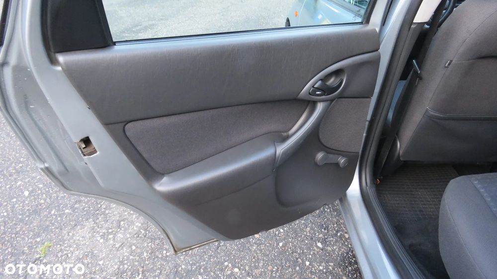 Ford Focus 1.8 Trend - 23