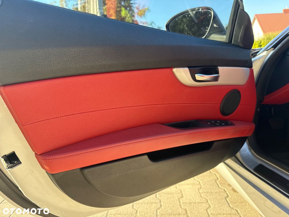 BMW Z4 sDrive30i - 11