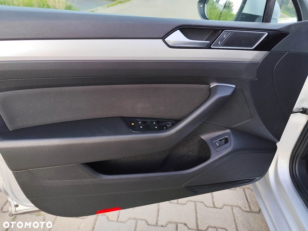 Volkswagen Passat 2.0 TDI BMT Comfortline - 16