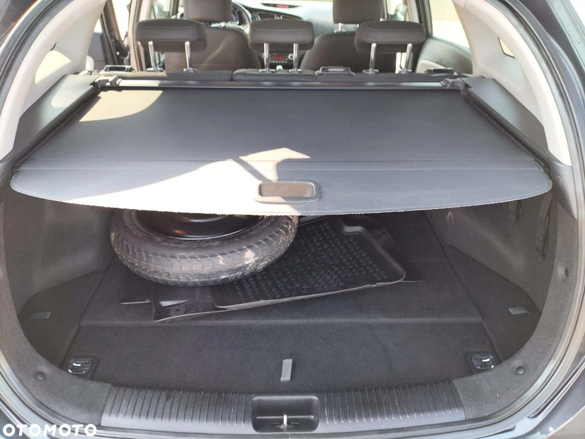Kia Ceed 1.6 CRDi 128 Fifa World Cup Edition - 20