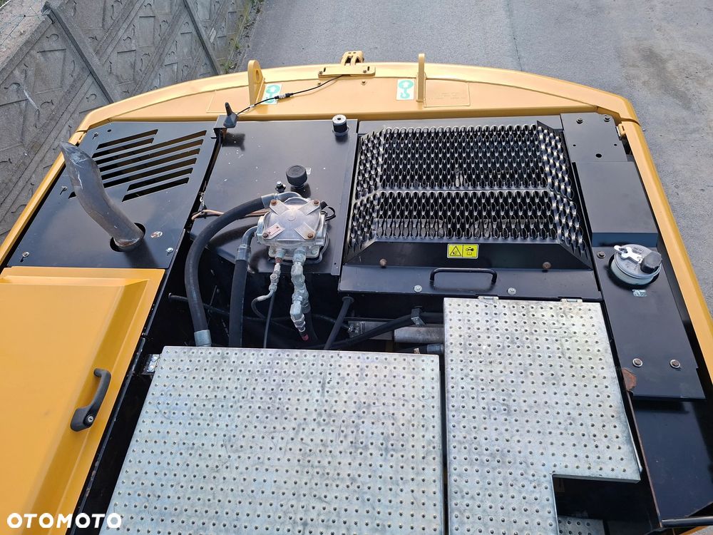 Caterpillar CAT M 322 D - 21