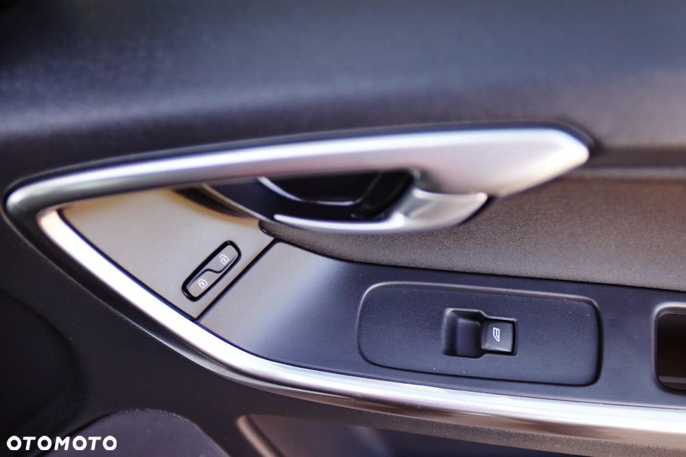 Volvo XC 60 D4 Momentum - 26