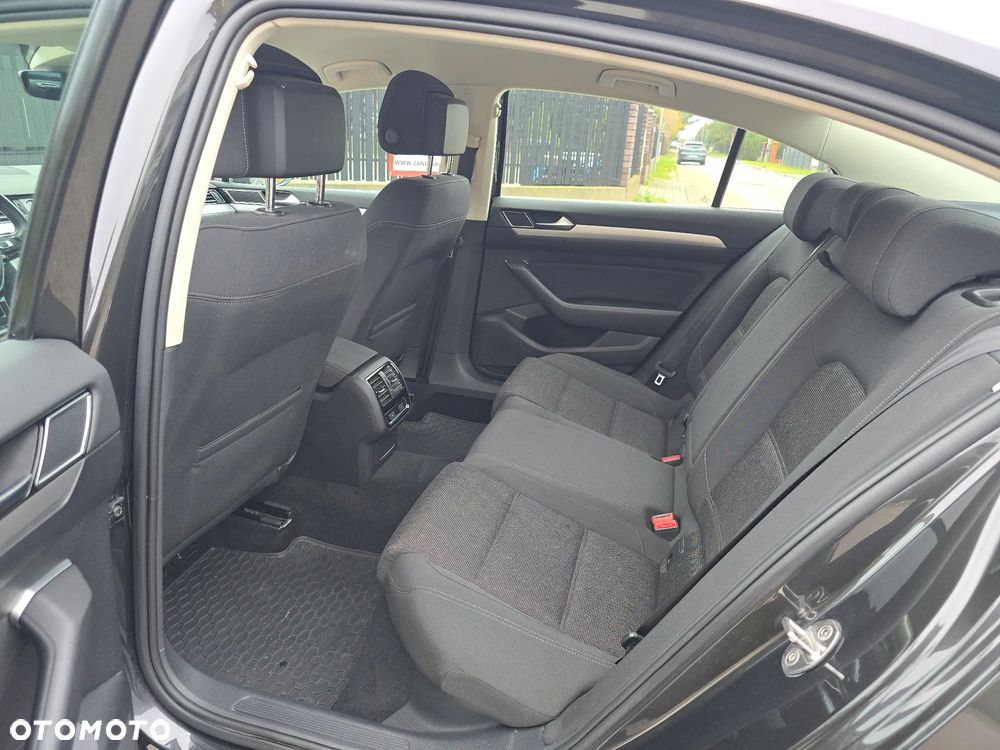 Volkswagen Passat - 20