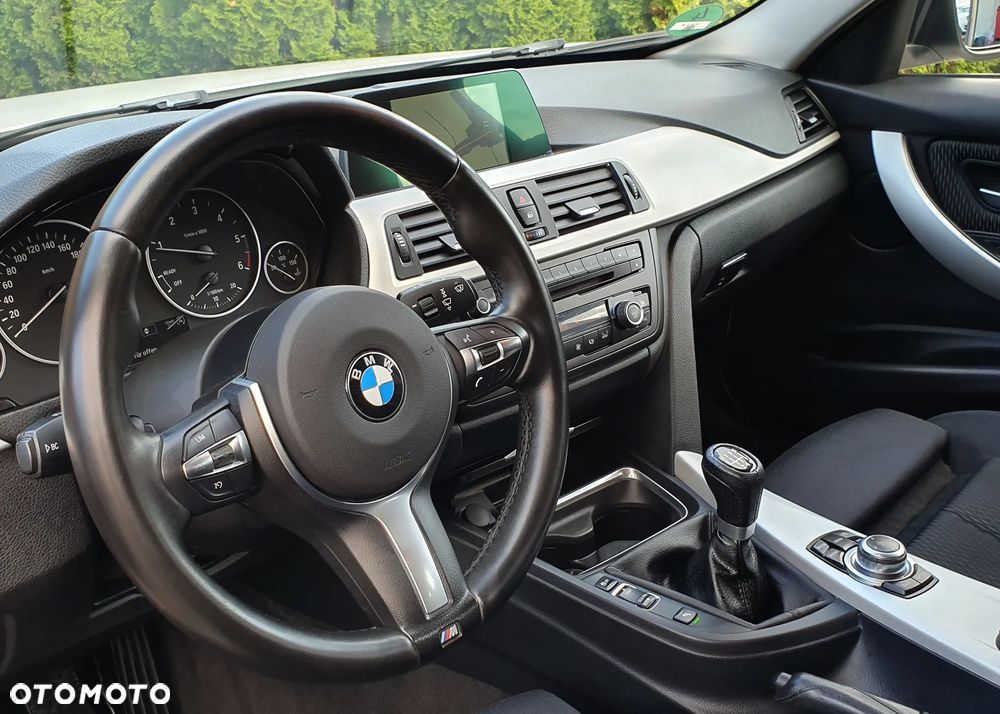 BMW Seria 3 320d Touring Sport Line - 19
