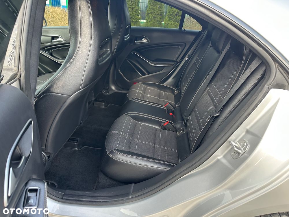 Mercedes-Benz CLA 180 UrbanStyle Edition - 15