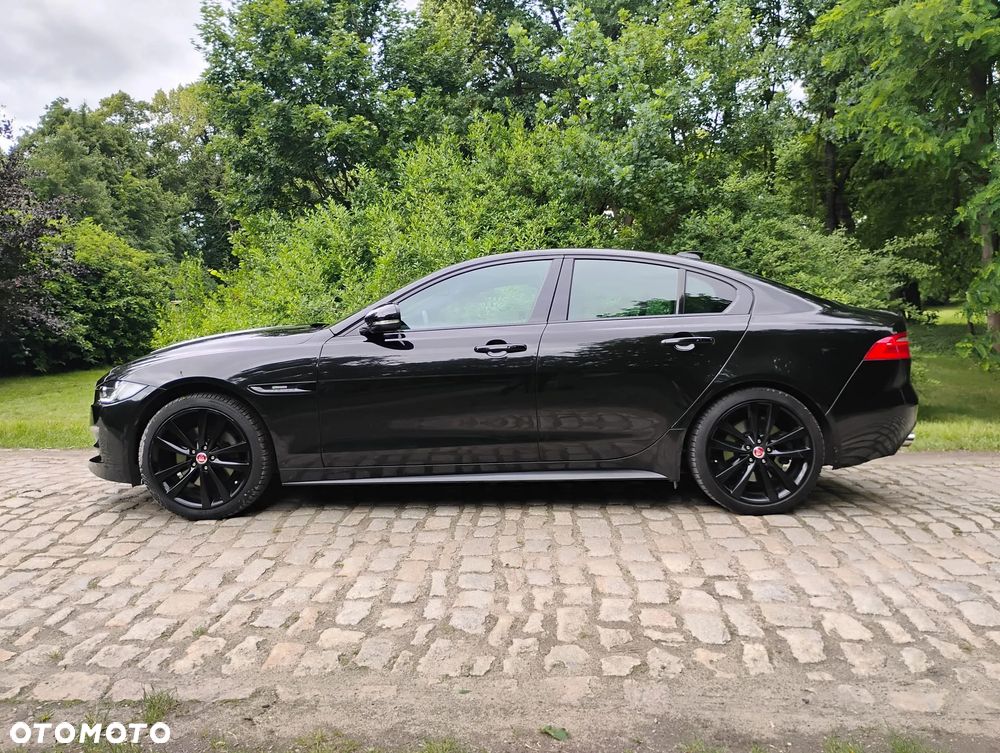 Jaguar XE 2.0 D AWD R-Sport - 3