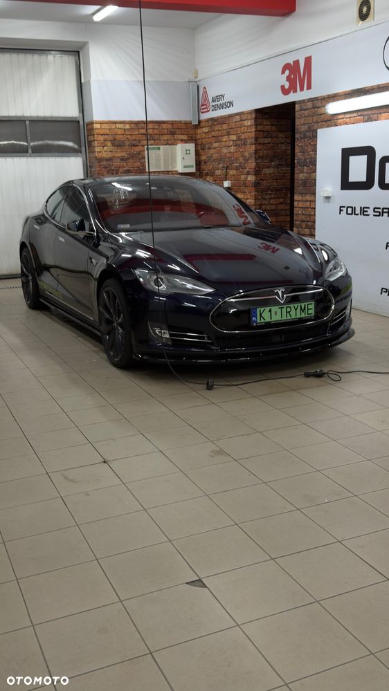 Tesla Model S - 15
