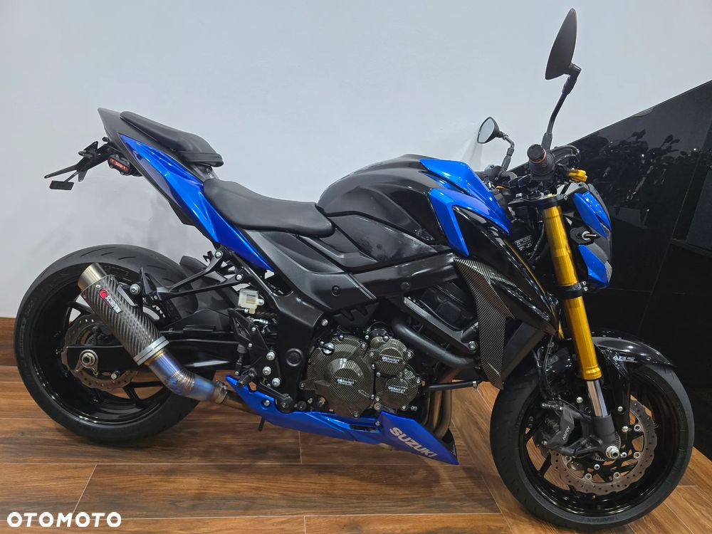 Suzuki GSX - 33