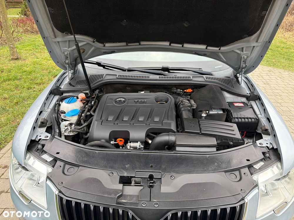 Skoda Superb 2.0 TDI DSG Ambition - 29