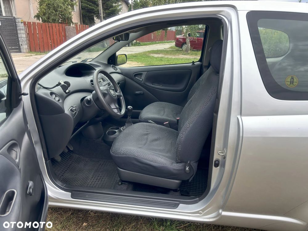 Toyota Yaris 1.0 Base - 9