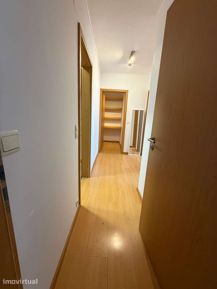 Apartamento T2 com Varanda e Garagem em Telheiras - Grande imagem: 2/26