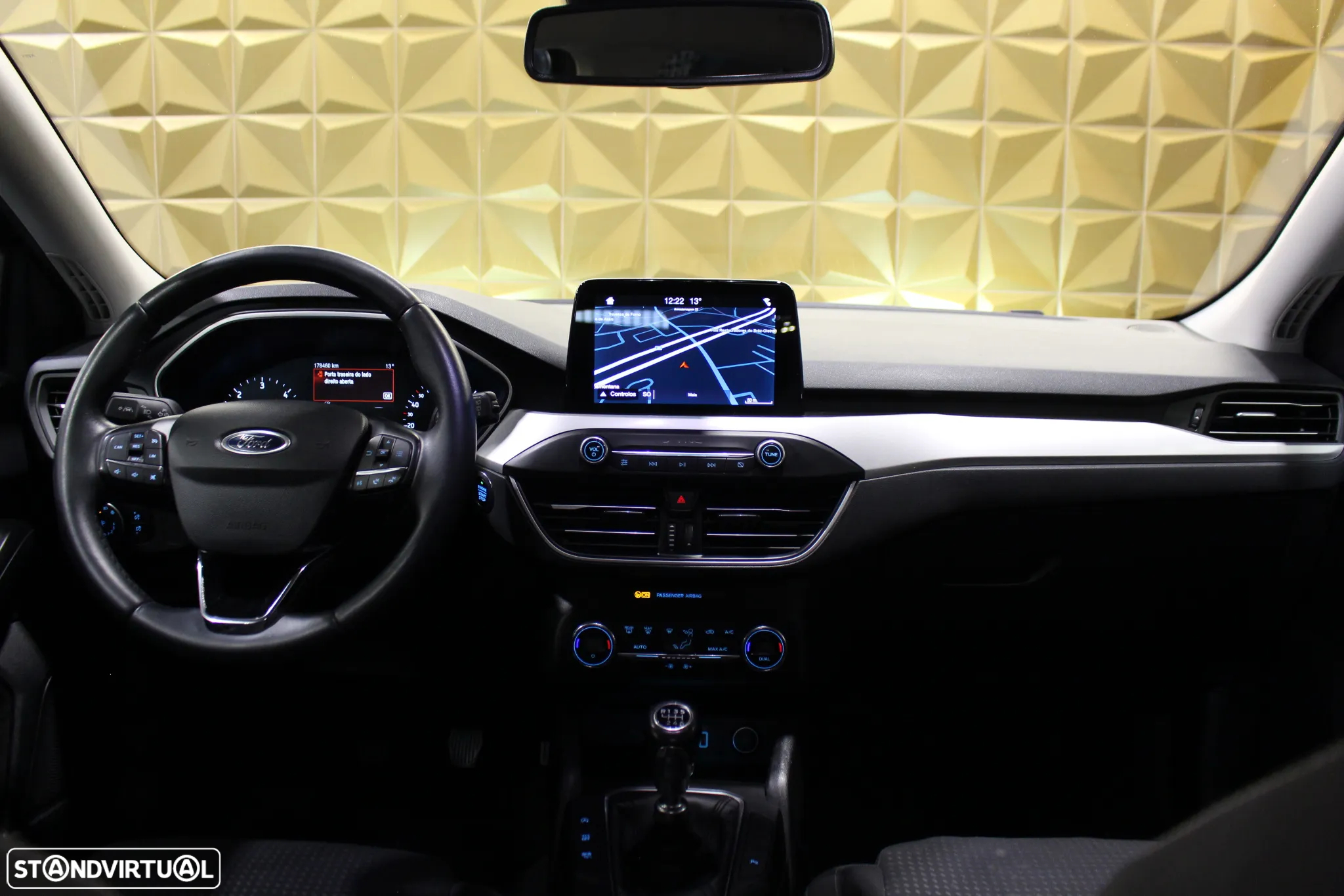 Ford Focus SW 1.5 TDCi EcoBlue Business - 19