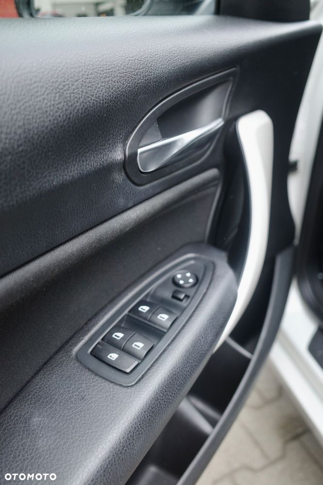 BMW Seria 1 118d Sport Line - 12