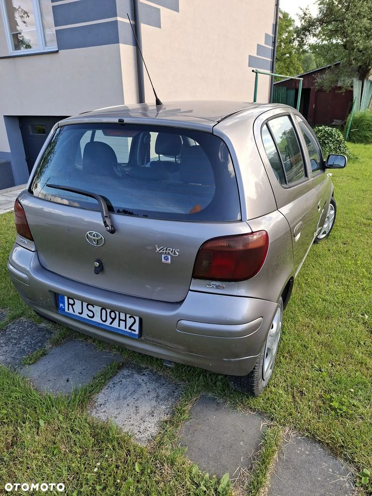 Toyota Yaris 1.4 D-4D Base - 3