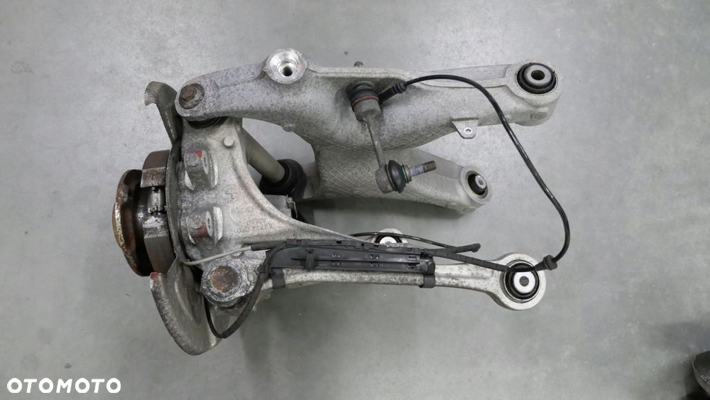 bmw x5 f15 x6 f16 zwrotnica piasta wahacze prawy tył 6877218 - 5