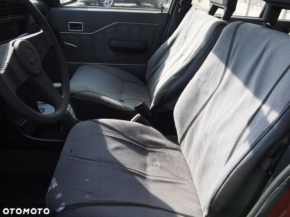 Opel Ascona 1.6 - 18