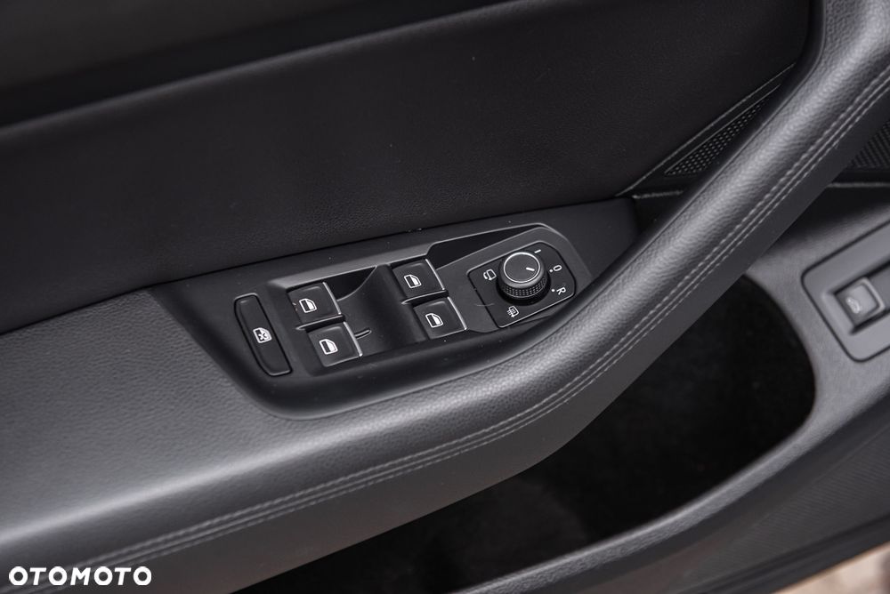 Volkswagen Passat 2.0 TDI SCR 4Motion DSG Highline - 16