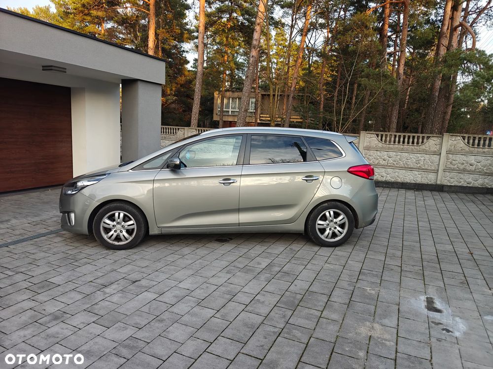 Kia Carens - 7