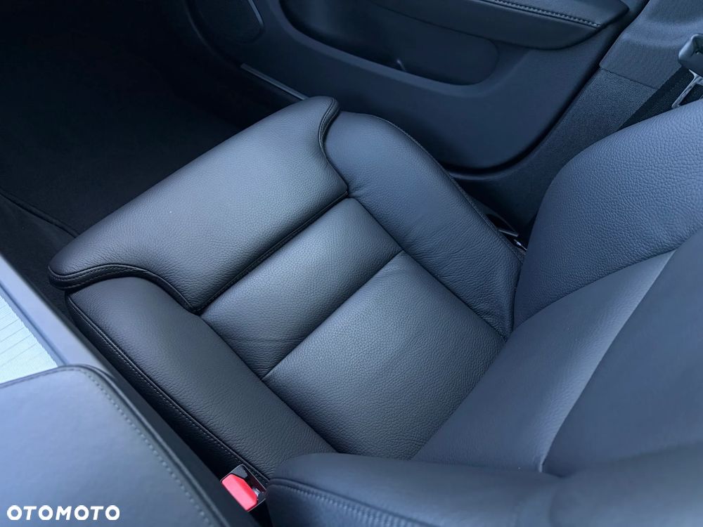 Volvo V60 B4 B Plus Dark - 17