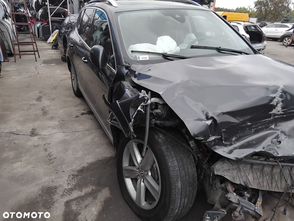 VW Touareg 10- lift 7P5 z silnikiem 3,0 tdi CASA i skrzynią automatyczną MHP lakier kod LG7W - 4