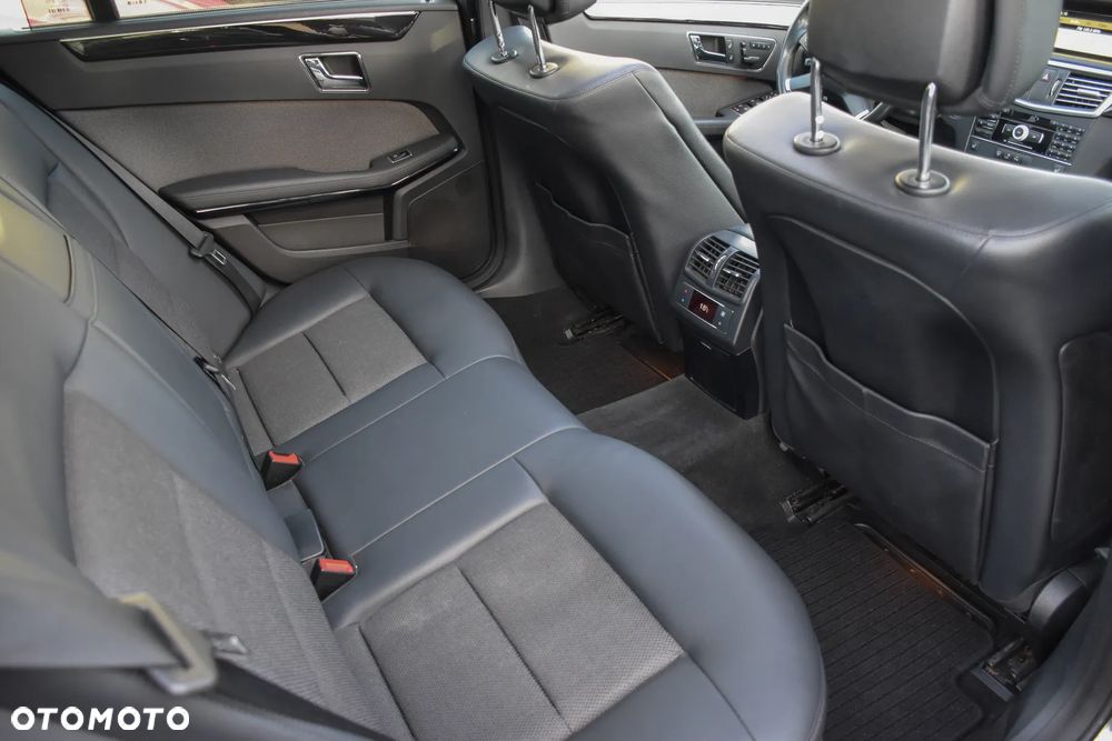 Mercedes-Benz Klasa E 350 CDI DPF 4Matic BlueEFFICIENCY 7G-TRONIC Avantgarde - 32
