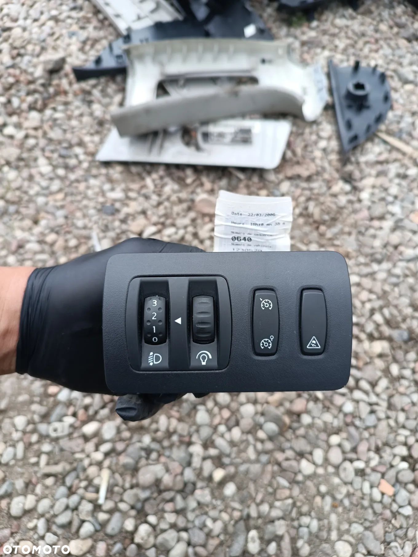 PRZEŁĄCZNIK REGULACJI ŚWIATEŁ  RENAULT CLIO III 8200407757 - 1
