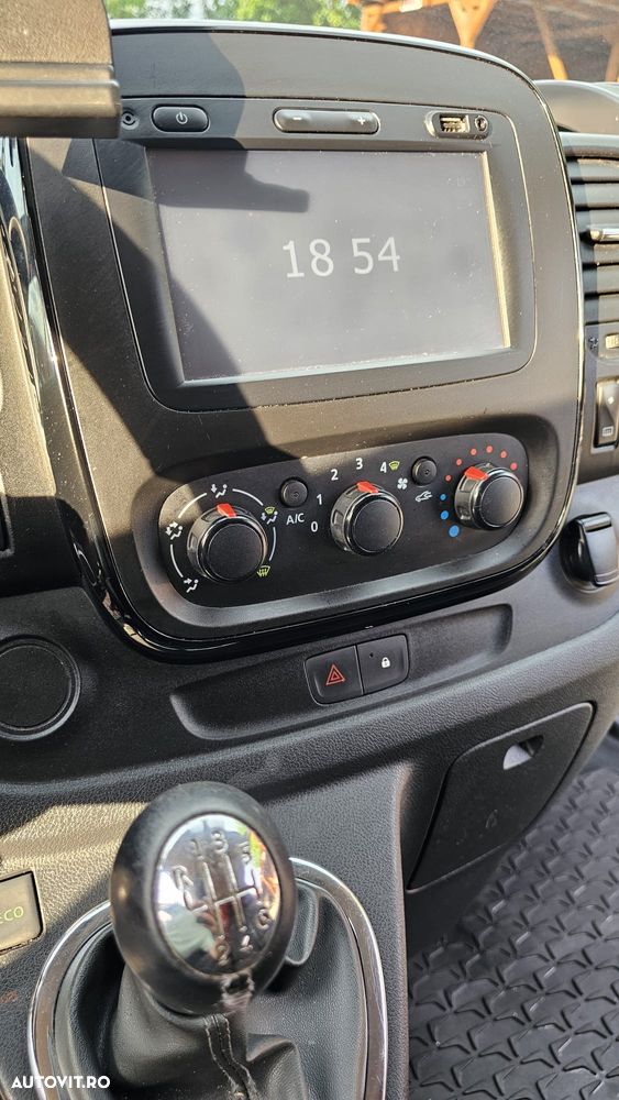 Opel Vivaro - 10