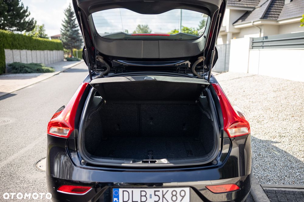 Volvo V40 T3 Momentum - 30