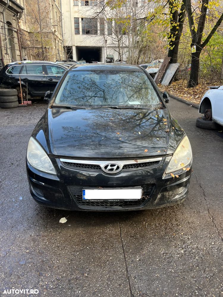 Dezmembrez Hyundai I30 2007 negru benzina - 2