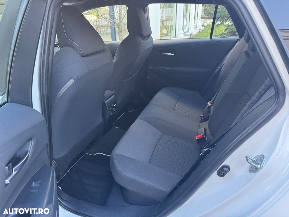 Toyota Corolla 1.8 Business Edition - 11