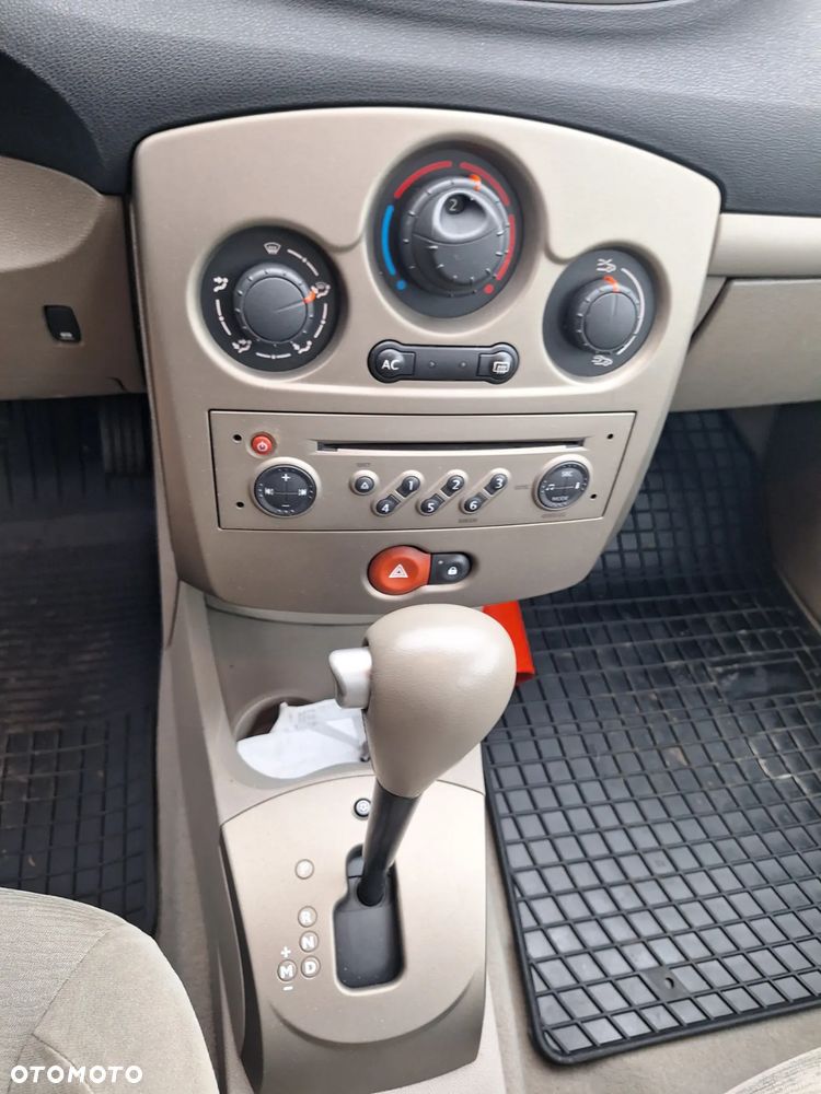 Renault Clio 1.6 16V Dynamique - 9