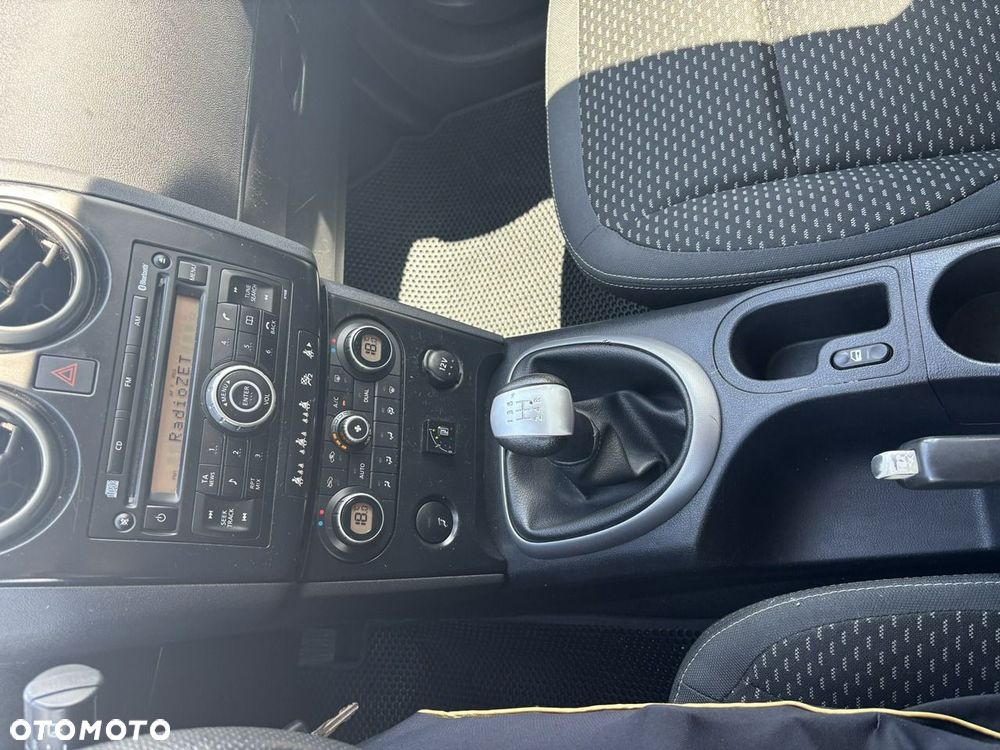 Nissan Qashqai - 25