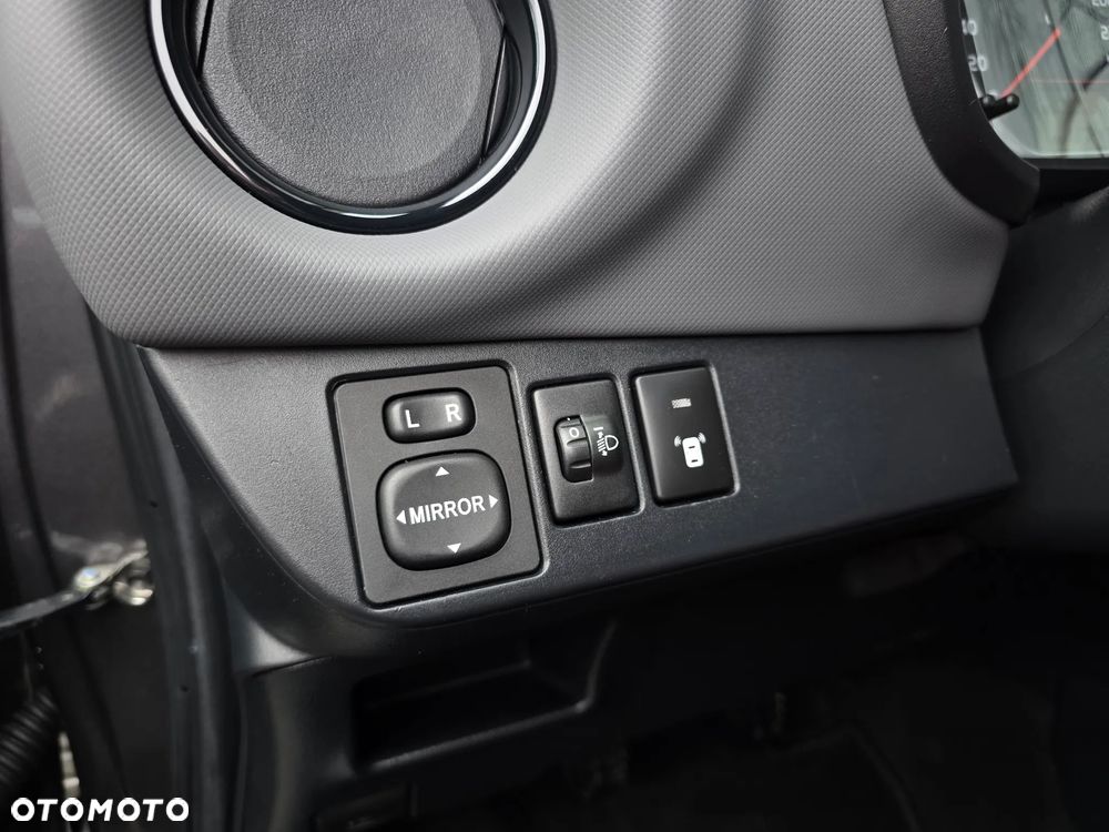 Toyota Yaris 1.33 Selection Platinum - 16