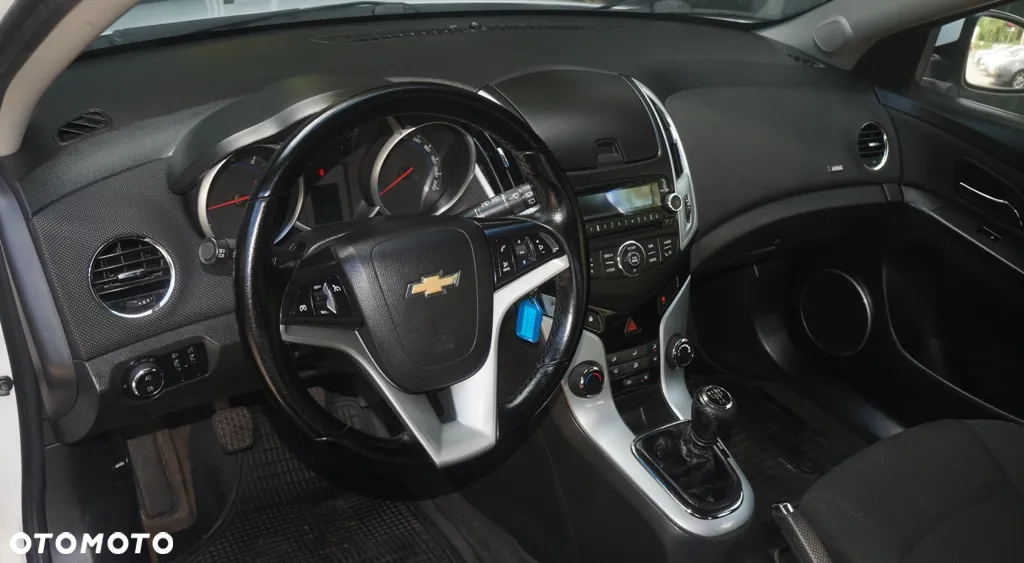 Chevrolet Cruze - 30