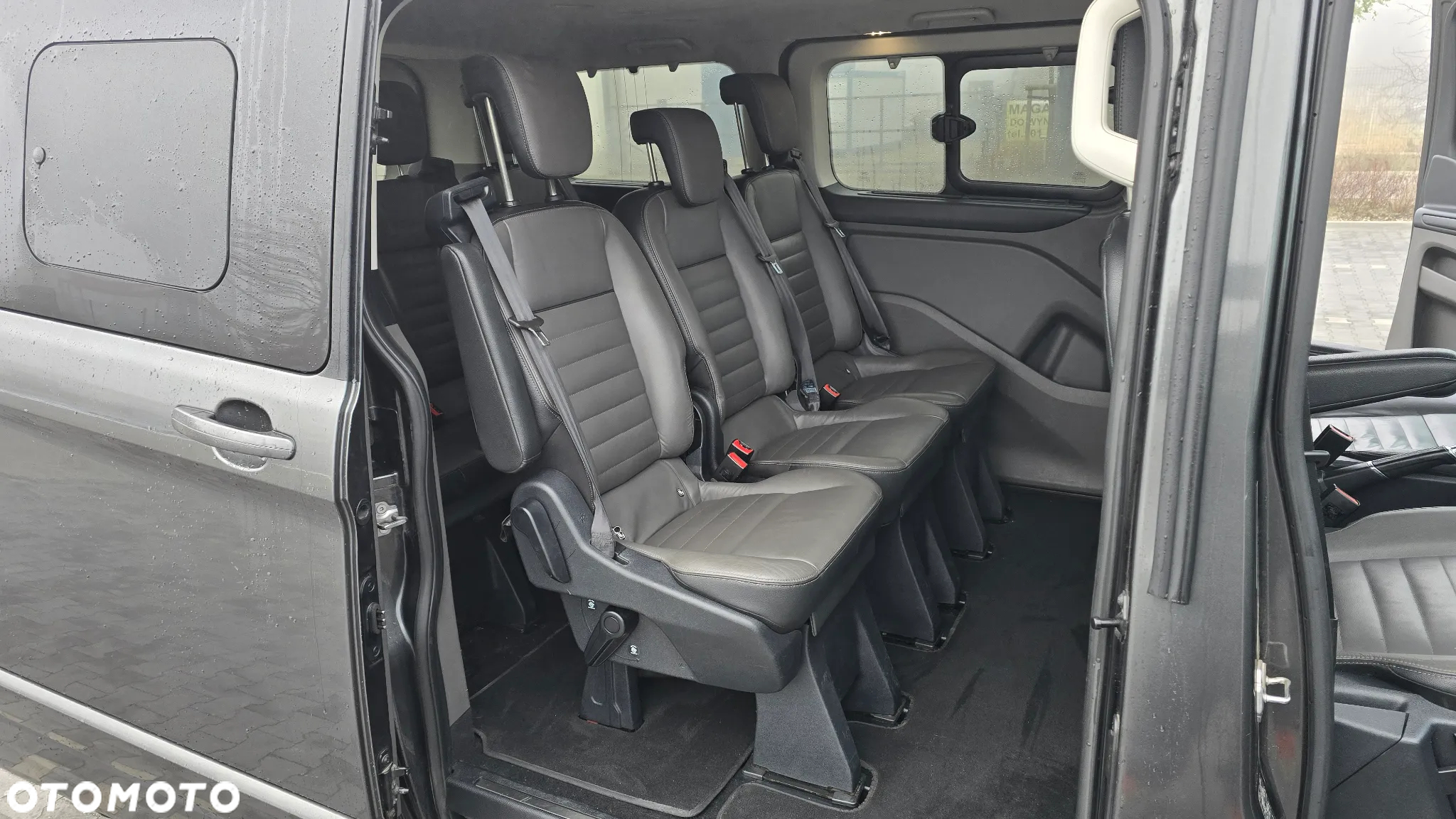 Ford Tourneo Custom - 12