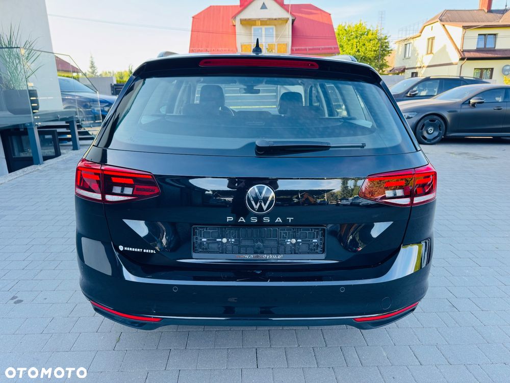 Volkswagen Passat Variant 2.0 TDI SCR DSG Elegance - 12