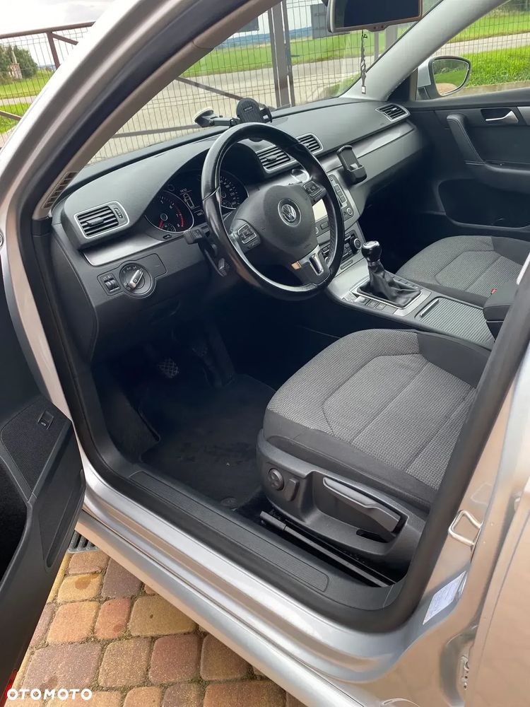 Volkswagen Passat - 13