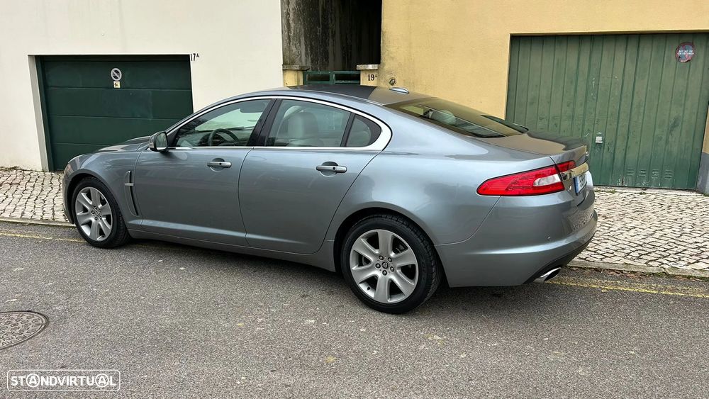 Jaguar XF 2.7 D V6 Premium Luxury - 4
