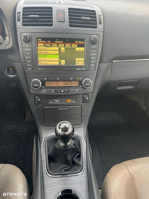 Toyota Avensis - 12