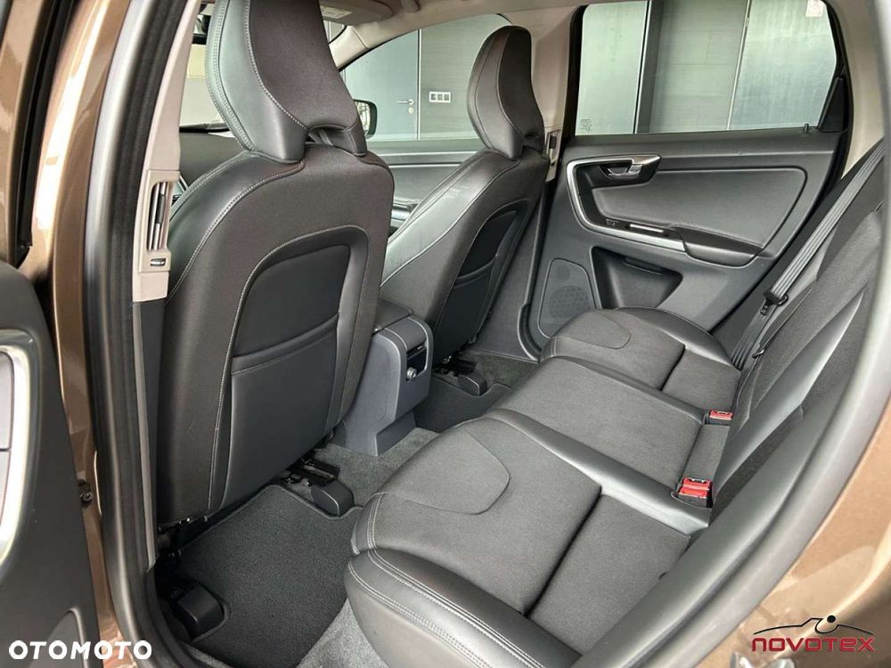 Volvo XC 60 D3 Geartronic Momentum - 27