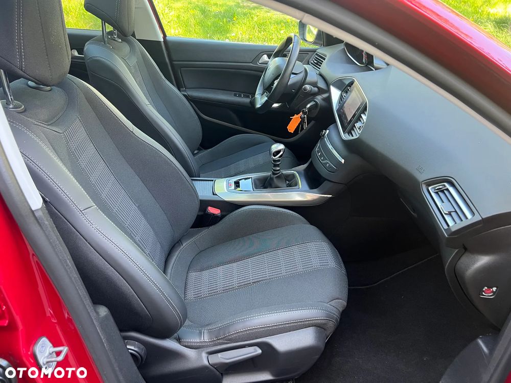 Peugeot 308 1.2 PureTech Allure S&S - 13